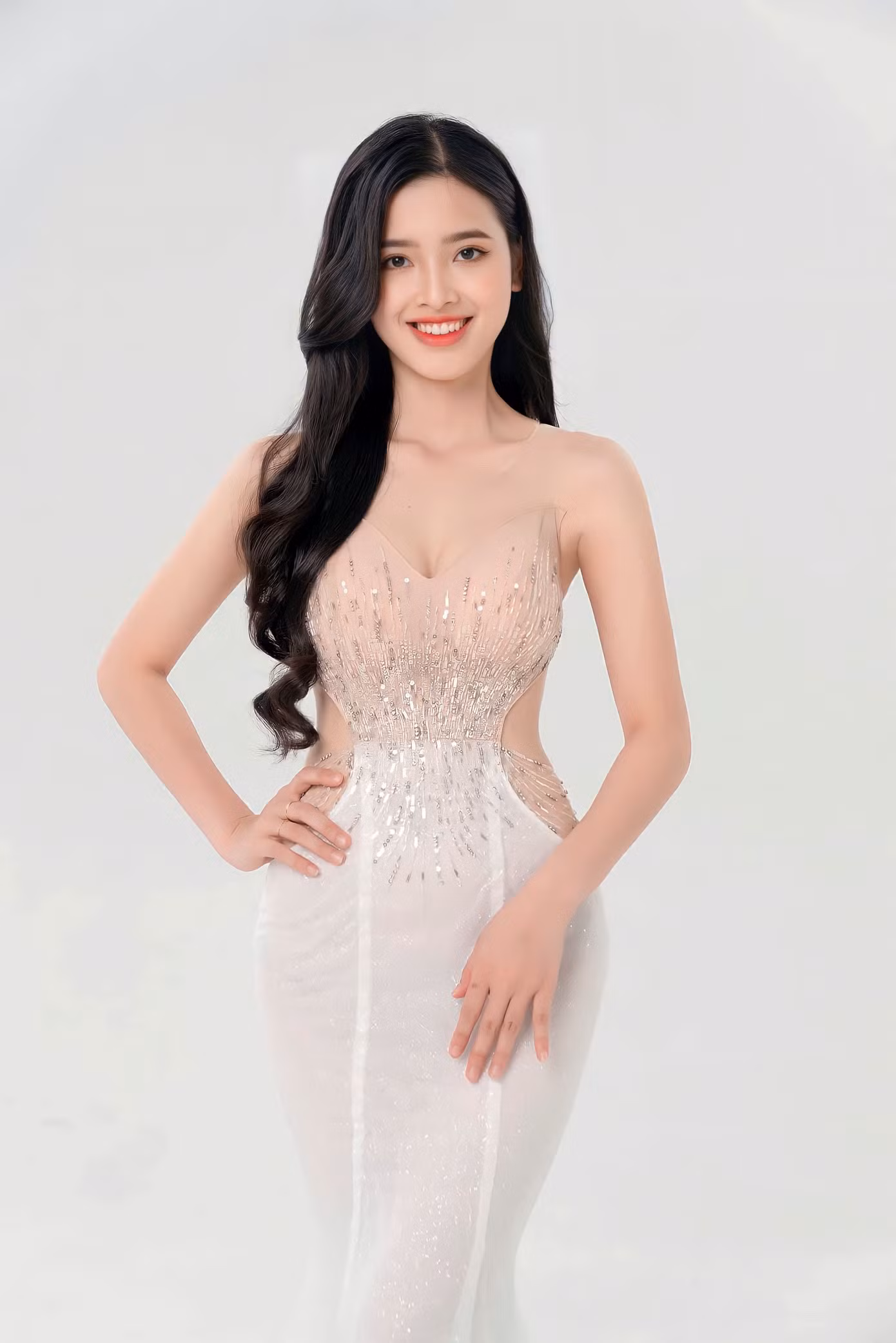 Thoa Thương thường được nhãn hàng thời trang yêu mến và lựa chọn làm người mẫu ảnh.