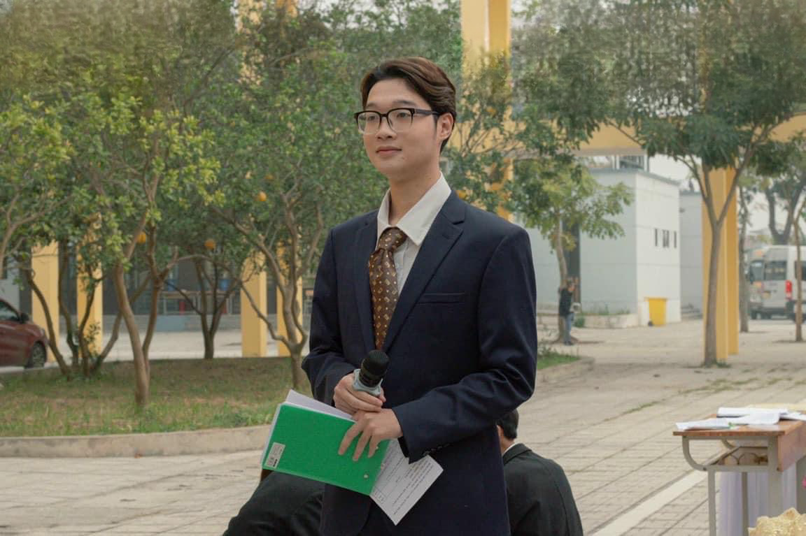 Sở hữu chứng chỉ 7.0 IELTS, Thành luôn cố gắng trau dồi thêm kỹ năng và kiến thức chuyên môn để trở thành một MC chuyên nghiệp. Sở hữu chứng chỉ 7.0 IELTS, Thành luôn cố gắng trau dồi thêm kỹ năng và kiến thức chuyên môn để trở thành một MC chuyên nghiệp.