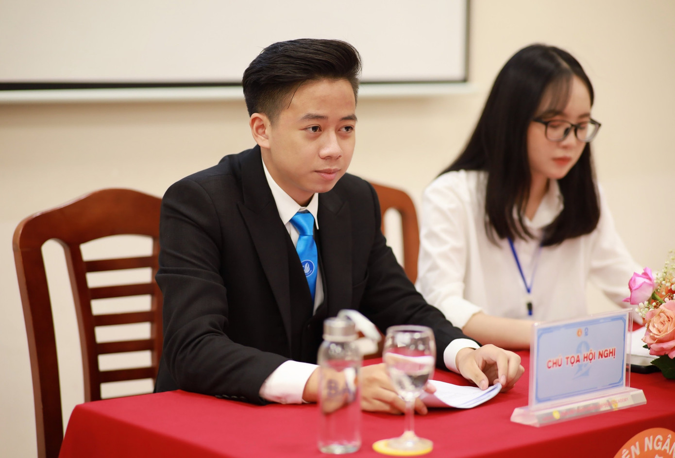 Hiện tại, Việt Hoàng đang là sinh viên năm thứ hai Học viện Ngân hàng.