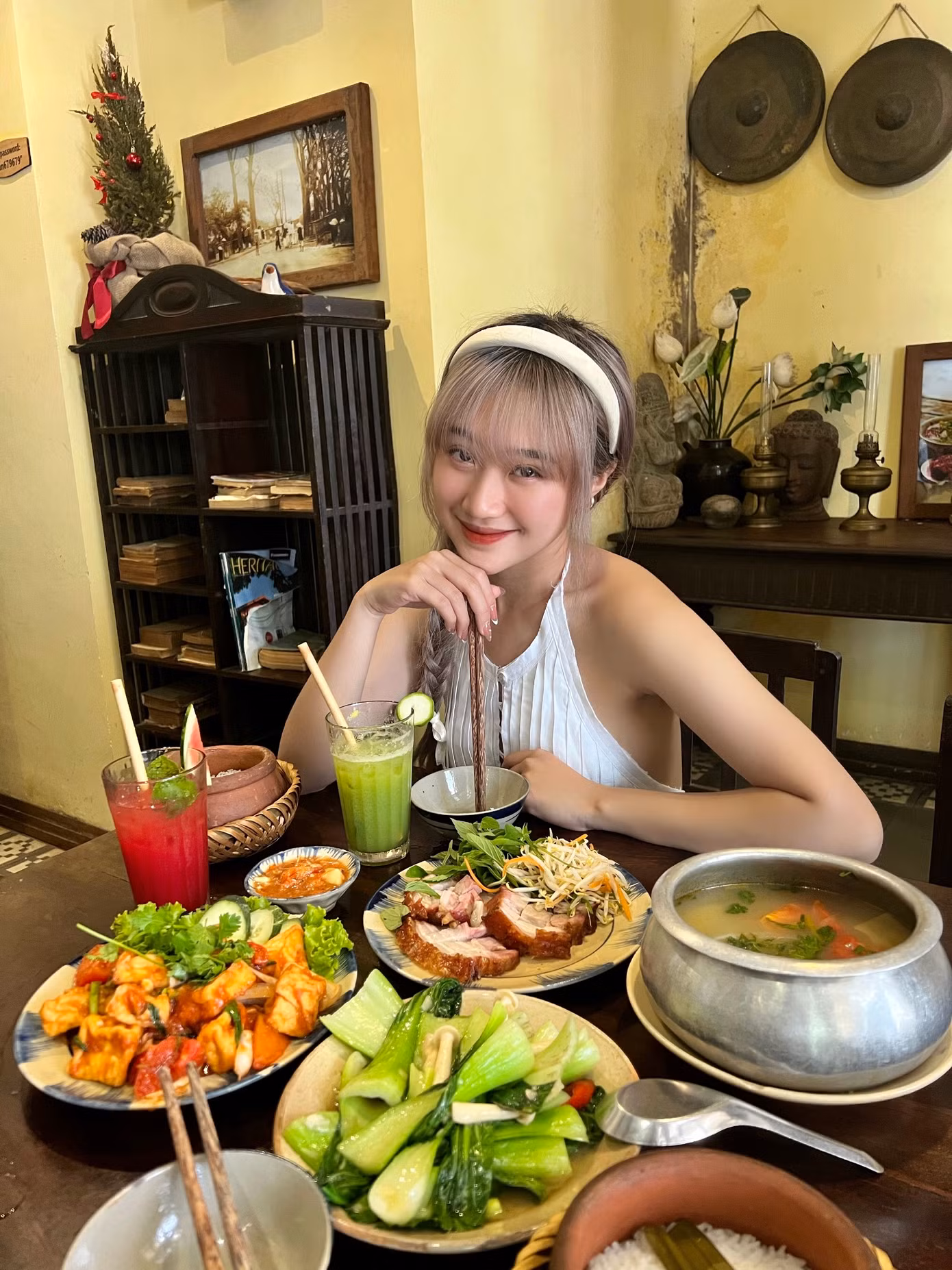 Sự phong phú và hấp dẫn của ẩm thực Việt Nam nói chung và Hà Nội nói riêng sẽ được Ly giới thiệu chi tiết trong từng clip.