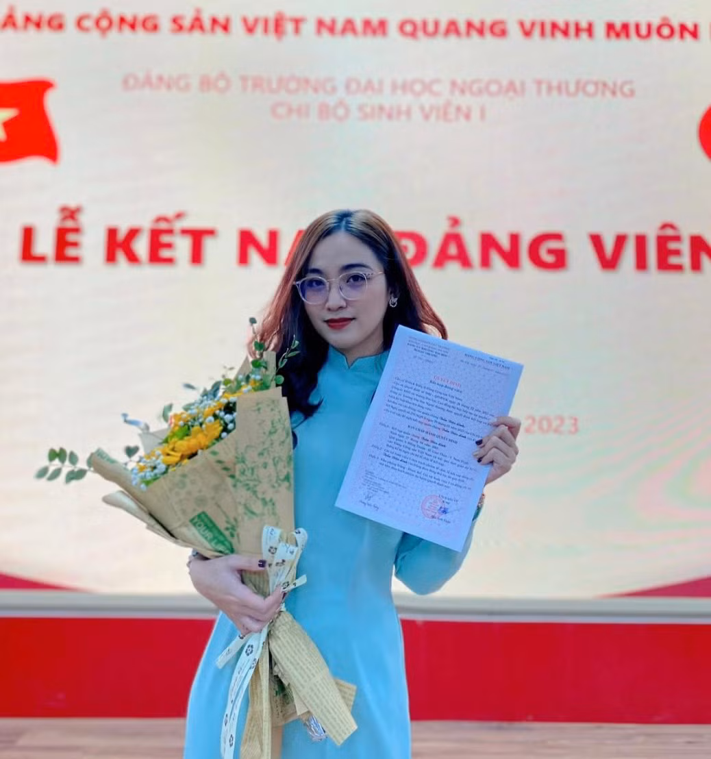 Trần Diệu Linh được kết nạp vào Đảng Cộng sản Việt Nam năm 2023.