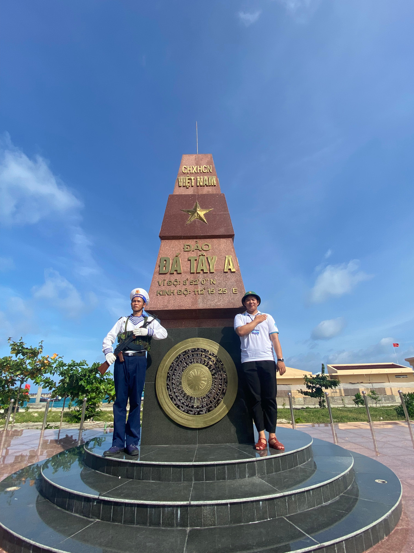 Đoàn – Hội đã giúp Quốc Việt đi đến nhiều nơi và gặp gỡ được nhiều người bạn mới. Đoàn – Hội đã giúp Quốc Việt đi đến nhiều nơi và gặp gỡ được nhiều người bạn mới.