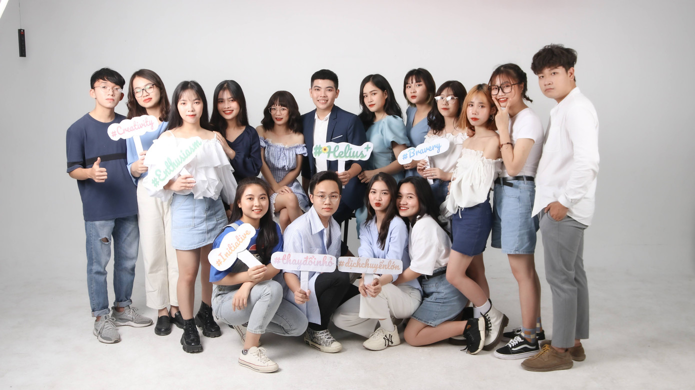 Phương Anh tham gia các hoạt động truyền thông về môi trường cùng với đội nhóm của mình là Helius+.