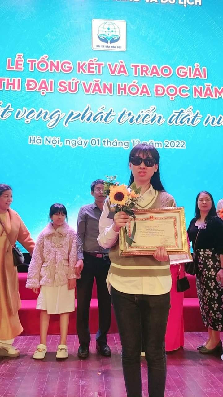 Từng đạt giải Khuyến khích cuộc thi Đại sứ Văn hóa đọc 2022, Thương cảm thấy rất vui khi mình có thể đóng góp một phần nhỏ xây dựng văn hóa đọc trong cộng đồng.