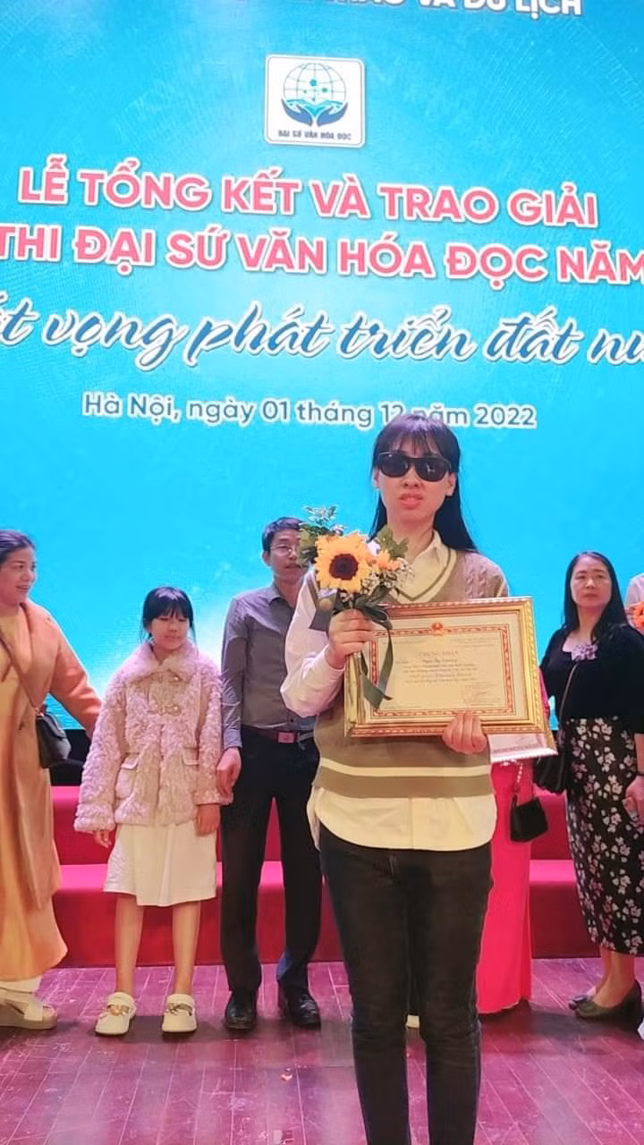 Từng đạt giải Khuyến khích cuộc thi Đại sứ Văn hóa đọc 2022, Thương cảm thấy rất vui khi mình có thể đóng góp một phần nhỏ xây dựng văn hóa đọc trong cộng đồng.