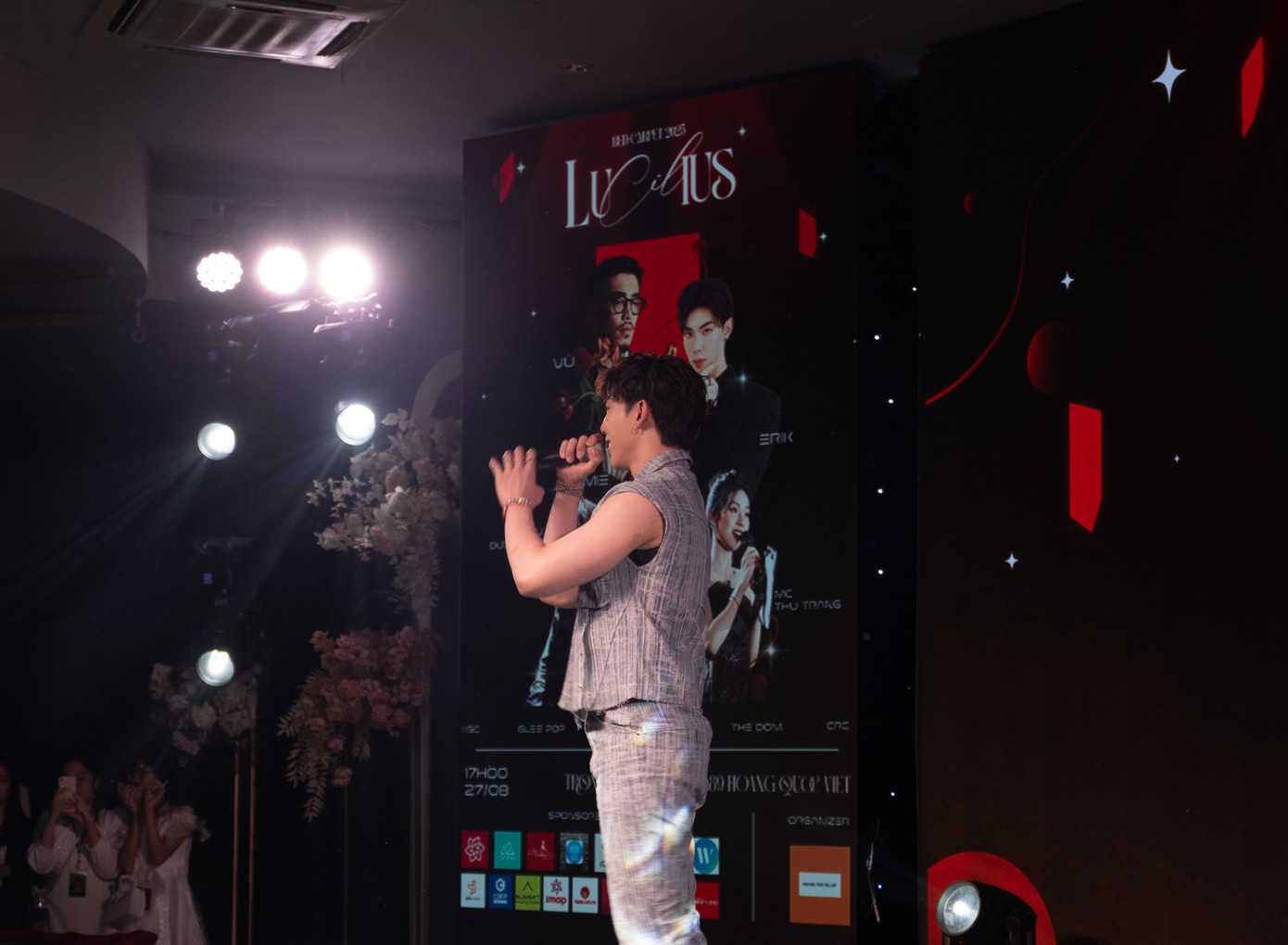 Nam ca sĩ ERIK. Nam ca sĩ ERIK.