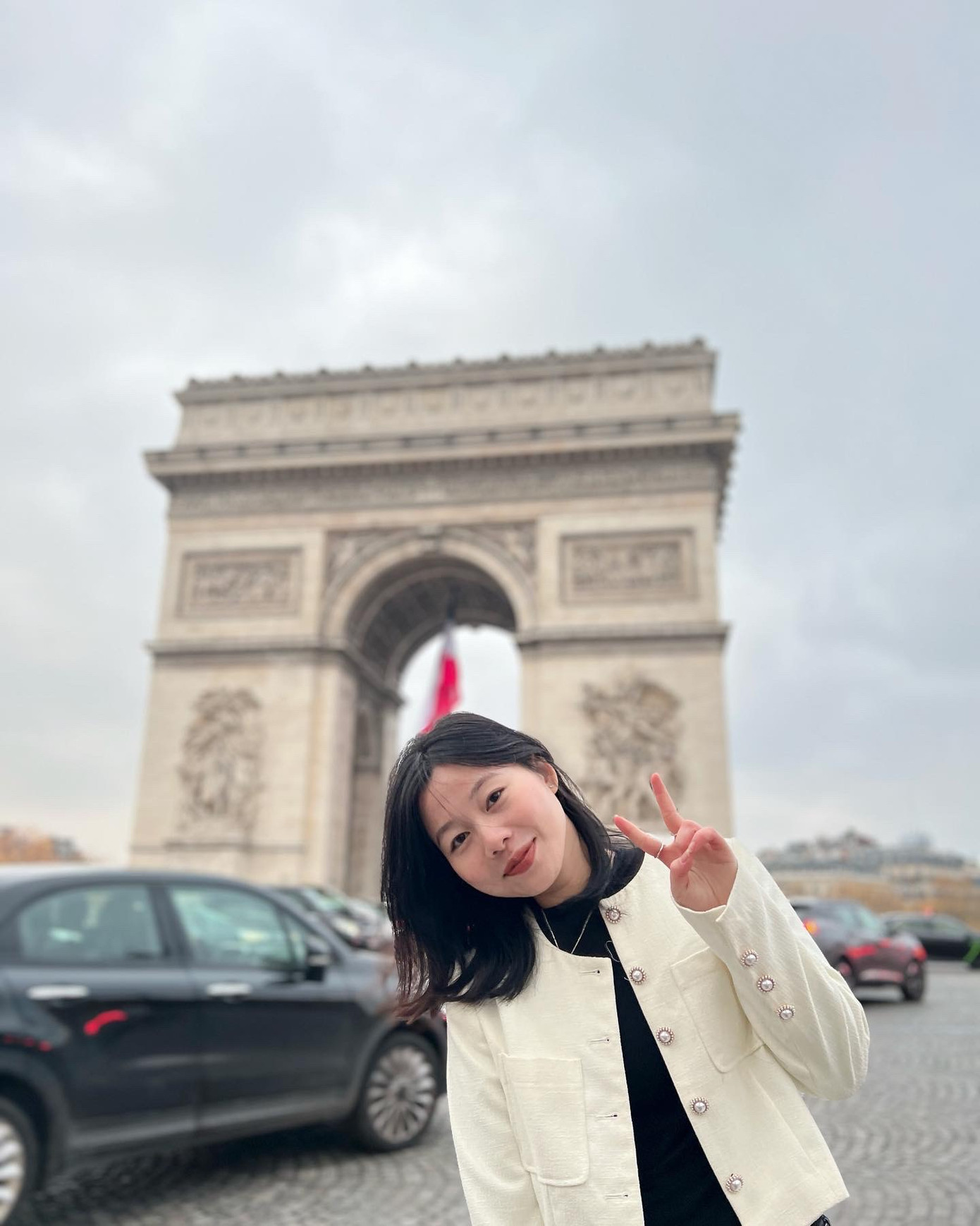 Thuỳ Linh dù bận rộn nhưng vẫn dành thời gian đi khám phá Châu Âu.