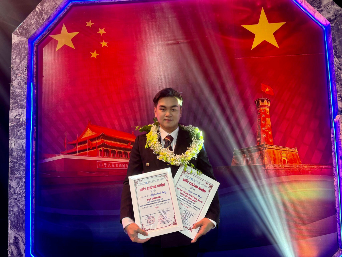 Mạnh Cường đạt giải quán quân cuộc thi "Hùng biện tiếng Trung toàn quốc 2023". Mạnh Cường đạt giải quán quân cuộc thi "Hùng biện tiếng Trung toàn quốc 2023".