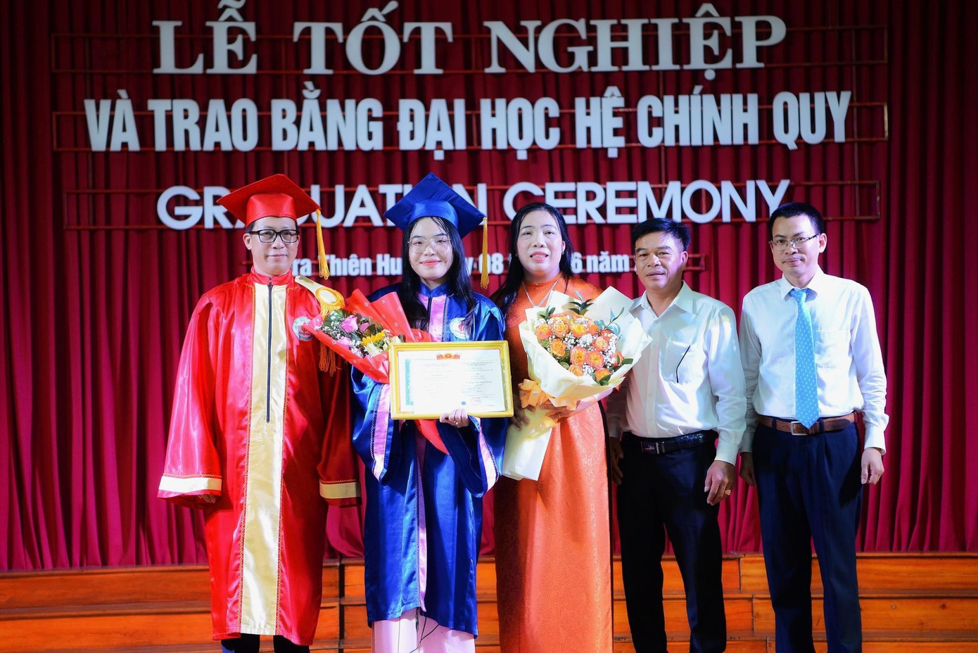 Đặng Trần Tuyết Trinh - tân Thủ khoa Trường Đại học Sư phạm, Đại học Huế. Đặng Trần Tuyết Trinh - tân Thủ khoa Trường Đại học Sư phạm, Đại học Huế.