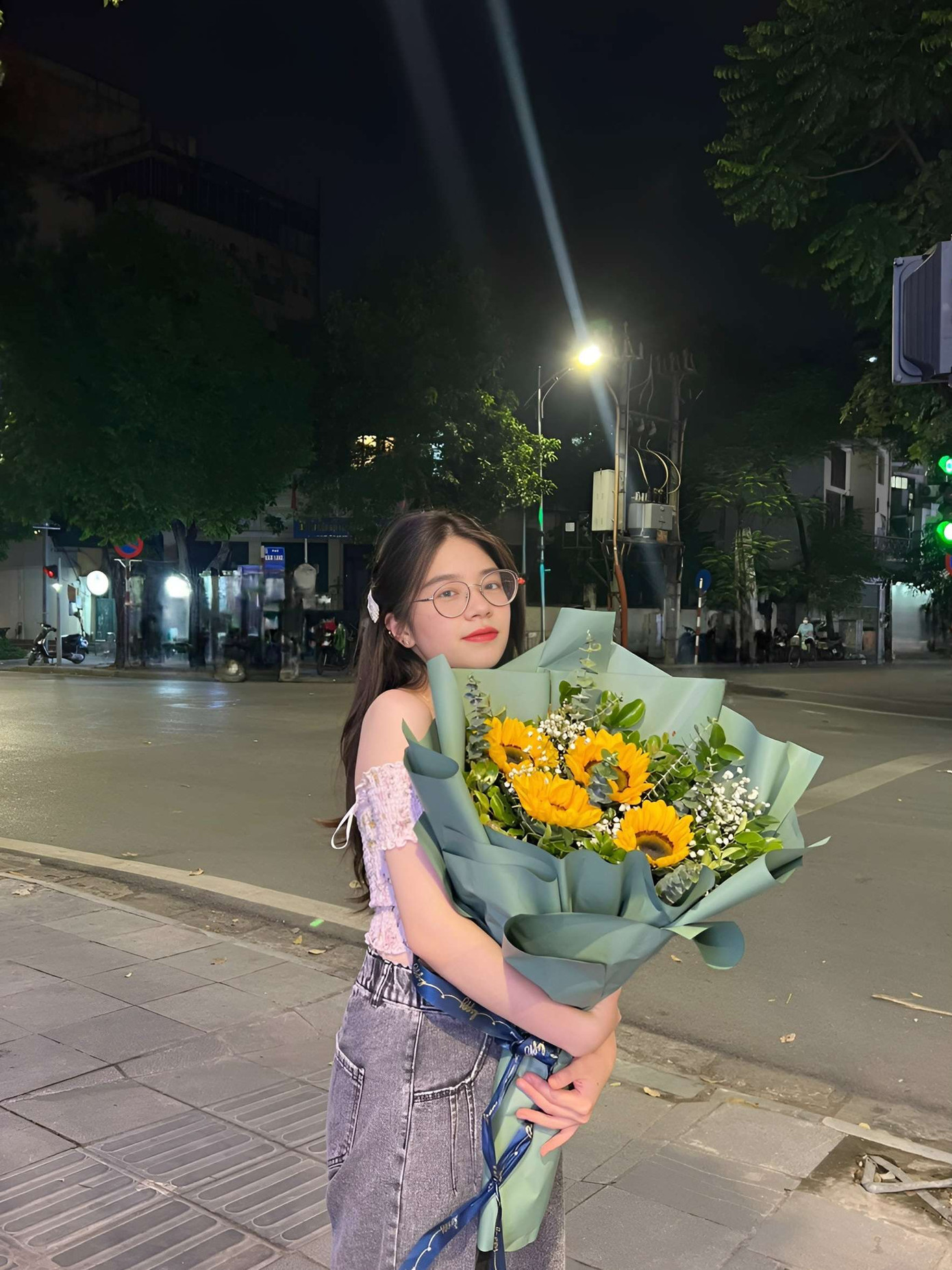 Việc đi du lịch một mình thúc đẩy mình cần cởi mở với mọi người hơn, đặc biệt là người lạ.