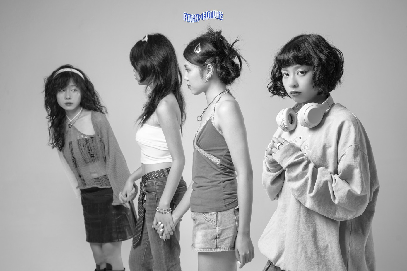 Khát vọng được chinh phục thế giới bên ngoài thôi thúc ba người kia nắm tay cùng nhau rời đi, để lại cô gái vốn mặc cảm như Cyan lại càng tổn thương, mọi niềm tin trong cô đều tan vỡ.