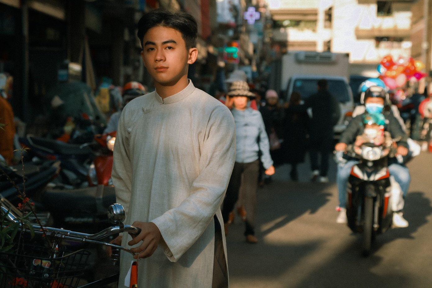 Huy chia sẻ rằng làm mẫu ảnh giống một niềm đam mê hơn là một công việc. (Ảnh: Hiệu ảnh Tân Thời) Huy chia sẻ rằng làm mẫu ảnh giống một niềm đam mê hơn là một công việc. (Ảnh: Hiệu ảnh Tân Thời)