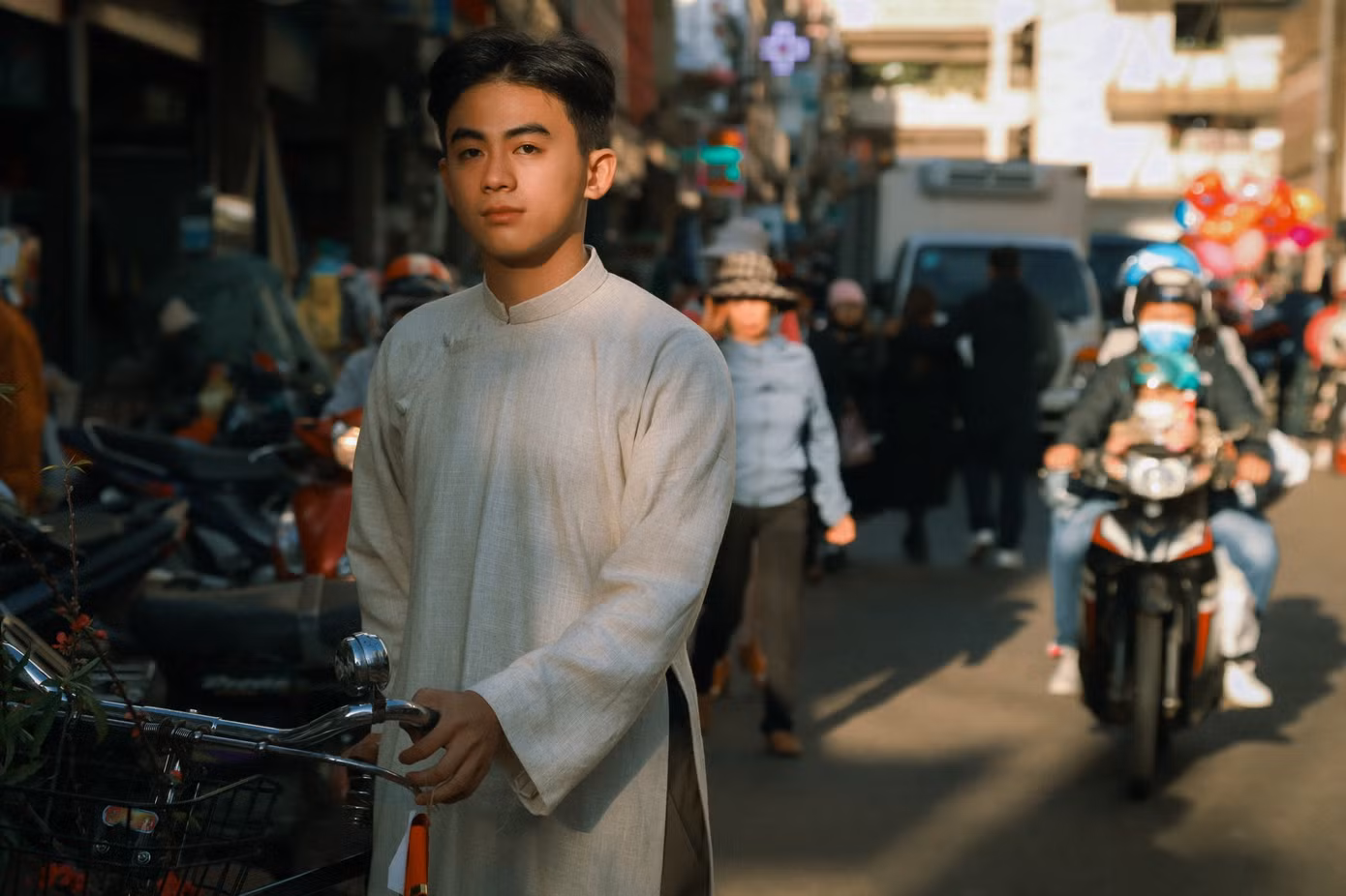 Huy chia sẻ rằng làm mẫu ảnh giống một niềm đam mê hơn là một công việc. (Ảnh: Hiệu ảnh Tân Thời)