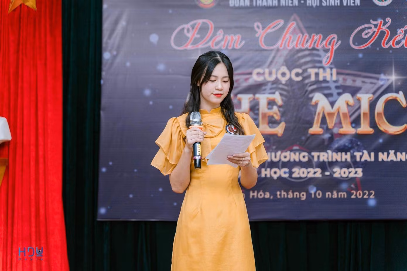 Thu Trà đạt giải Nhì cuộc thi MC tài năng. Thu Trà đạt giải Nhì cuộc thi MC tài năng.