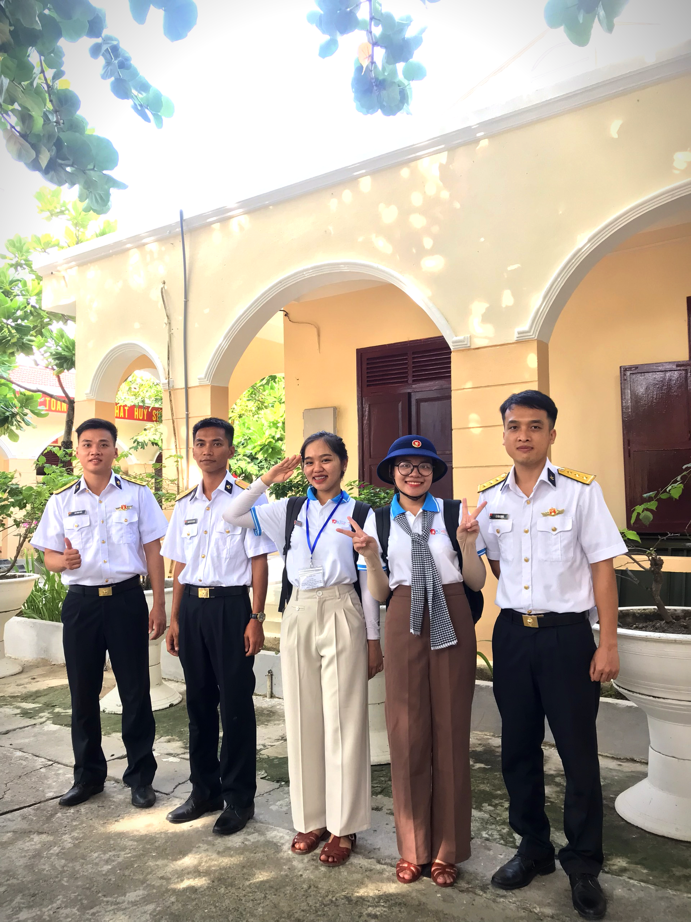 Giao lưu cùng chiến sĩ Hải quân tại đảo Trường Sa.