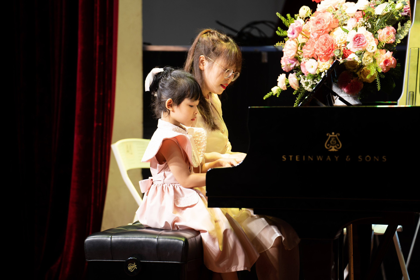 Việc thể hiện trên sân khấu cũng là điều vô cùng quan trọng không chỉ với bộ môn piano.