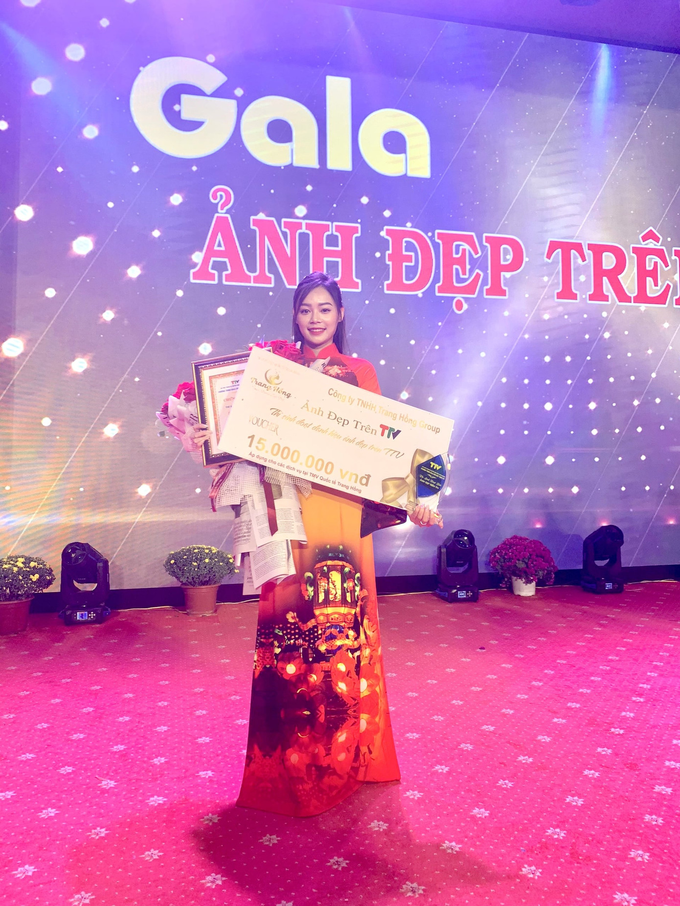 Nguyễn Bình đạt Giải Nhất cuộc thi Ảnh đẹp trên TTV. Nguyễn Bình đạt Giải Nhất cuộc thi Ảnh đẹp trên TTV.