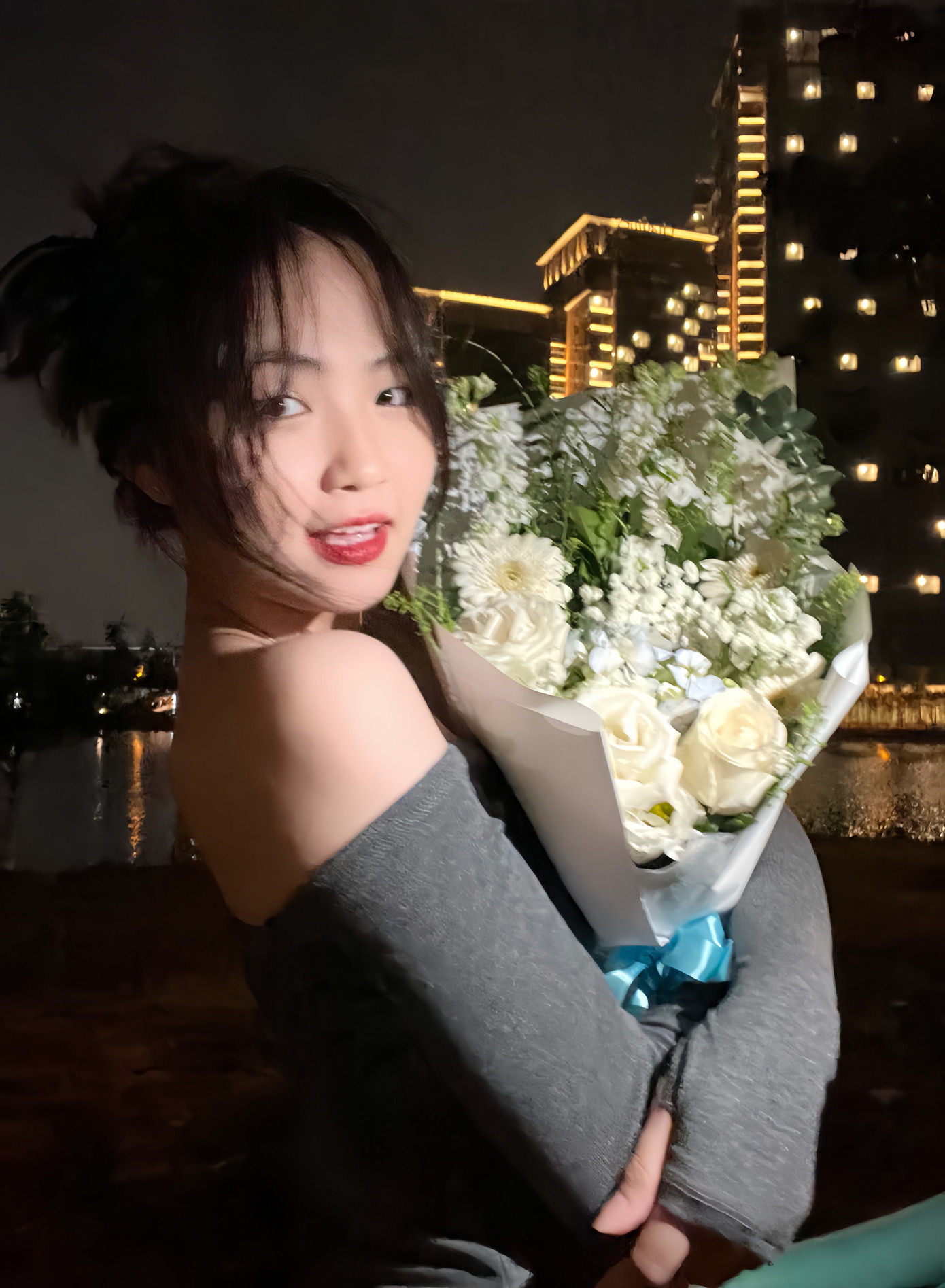 Khánh Ly (sinh năm 2003) đang là sinh viên năm 3 ngành Truyền thông đa phương tiện của Học viện Báo chí và Tuyên truyền. Khánh Ly (sinh năm 2003) đang là sinh viên năm 3 ngành Truyền thông đa phương tiện của Học viện Báo chí và Tuyên truyền.