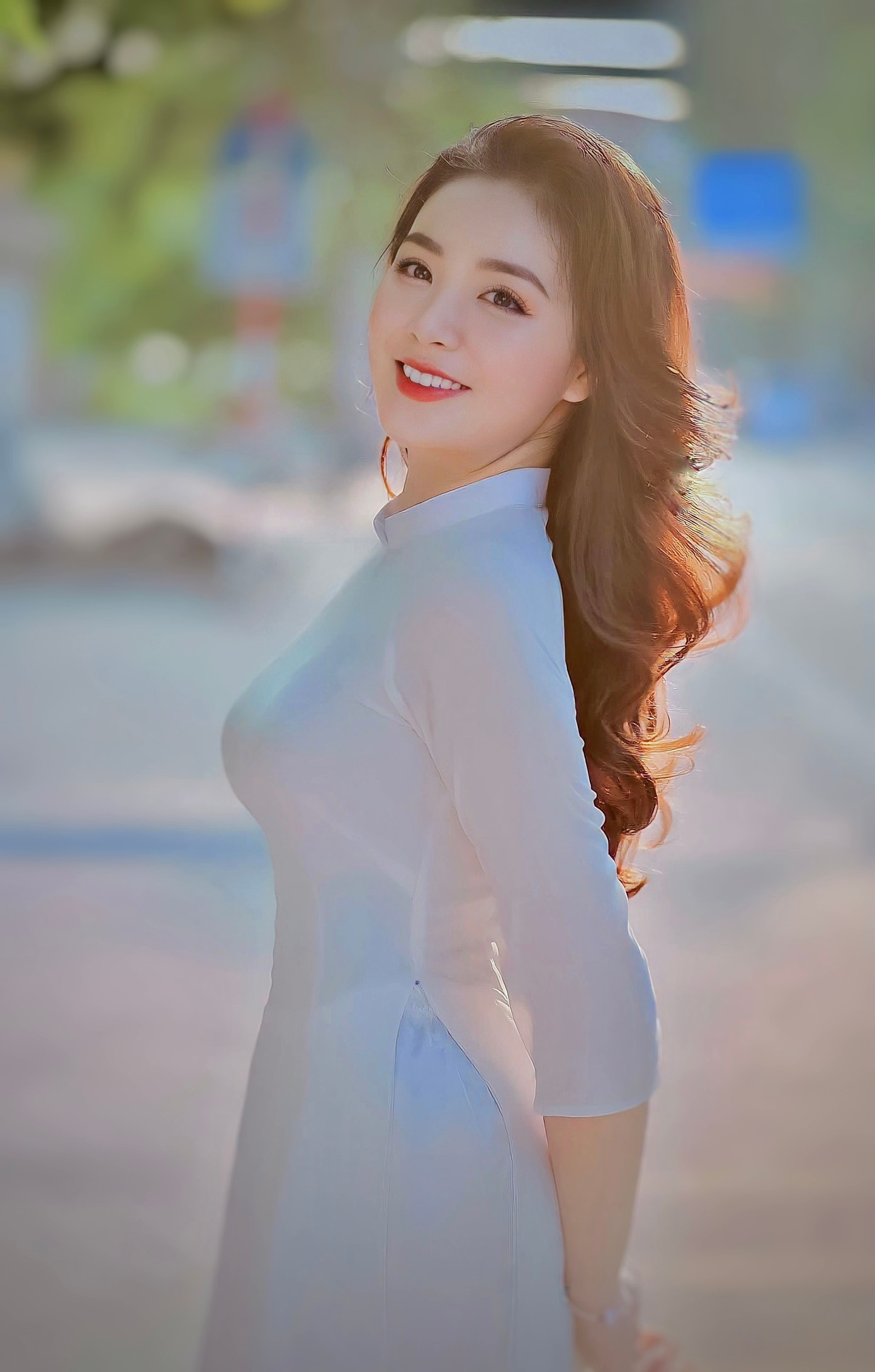 Cô mong muốn trở thành một Luật sư giỏi. Cô mong muốn trở thành một Luật sư giỏi.