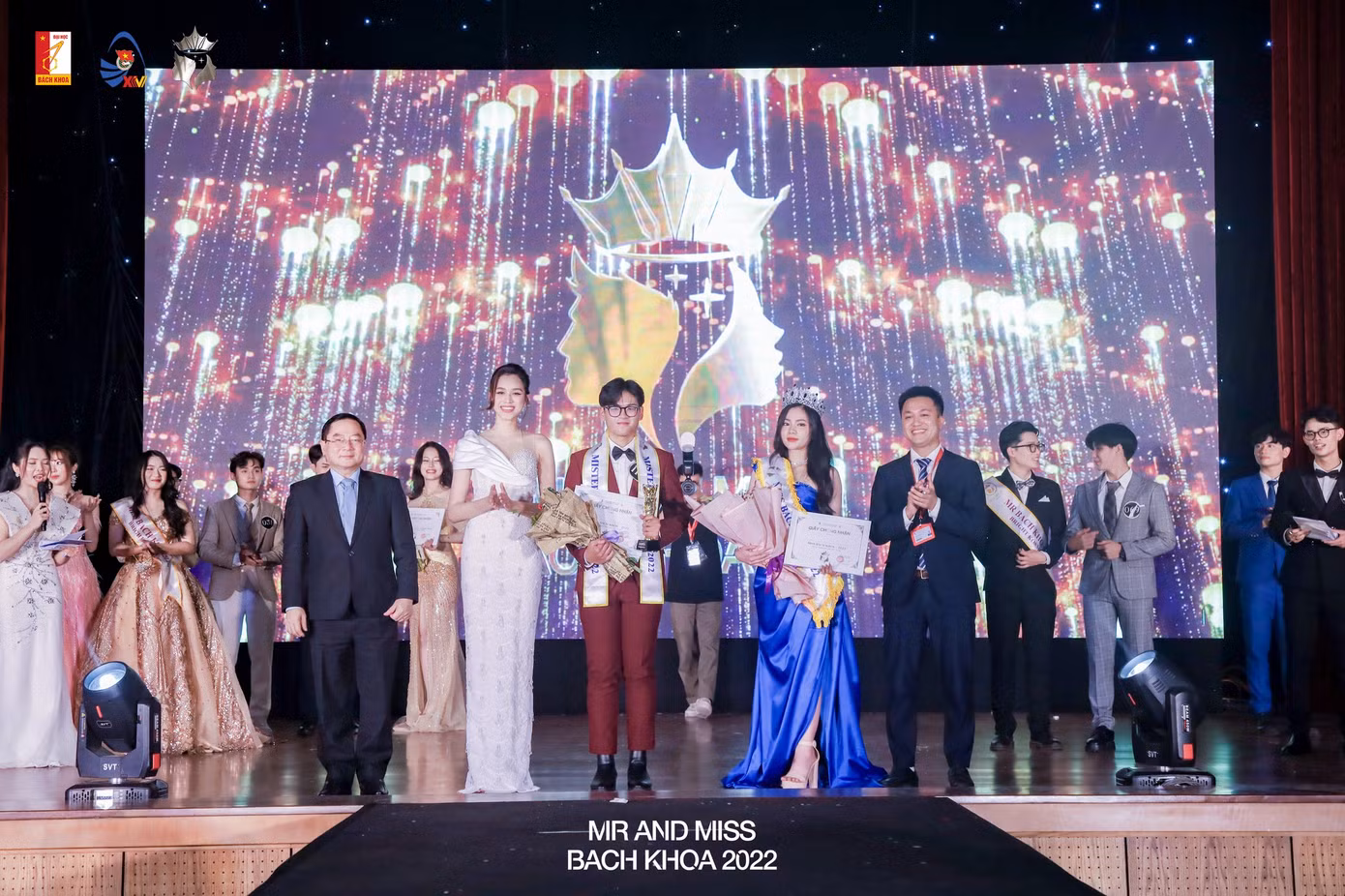 Tân Hoa khôi Phi Diệu Linh và tân Nam vương Nguyễn Mạnh Dương của Đại học Bách khoa Hà Nội. Tân Hoa khôi Phi Diệu Linh và tân Nam vương Nguyễn Mạnh Dương của Đại học Bách khoa Hà Nội.