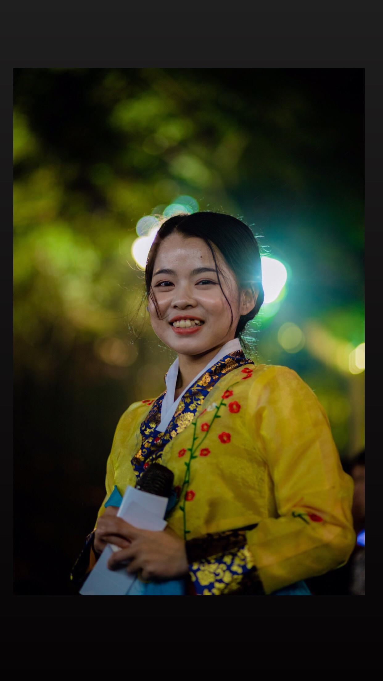 Trang Linh luôn biết cách khiến cho những ngày Tết của mình ngập tràn màu sắc.