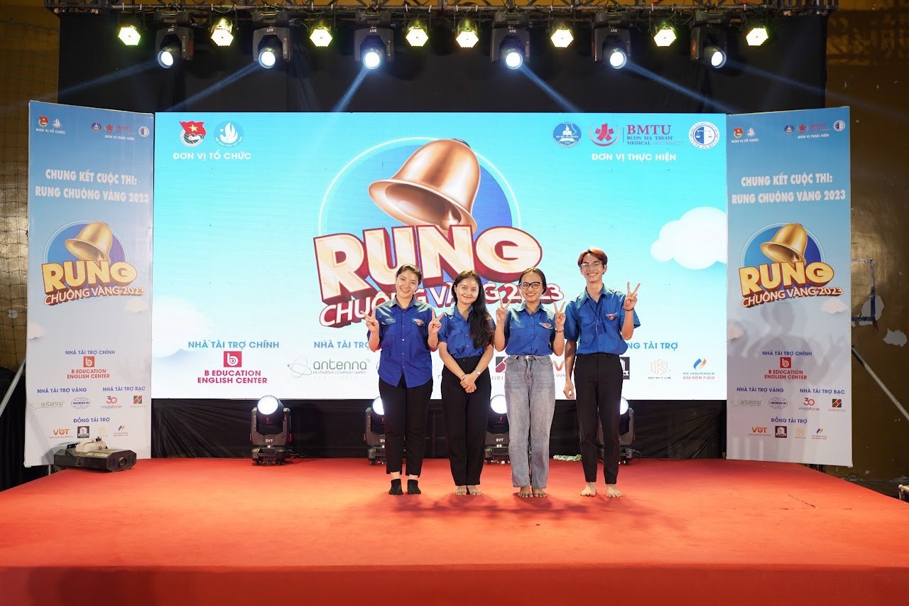 Diễm và các bạn sinh viên tại chung kết cuộc thi Rung Chuông Vàng 2023. Diễm và các bạn sinh viên tại chung kết cuộc thi Rung Chuông Vàng 2023.