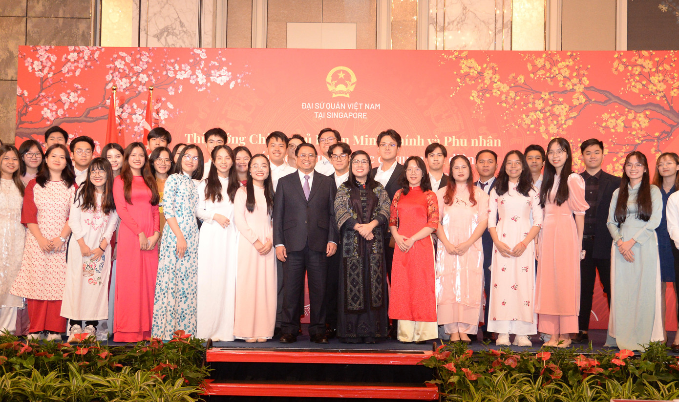 Thúy Quỳnh tham gia đón Thủ tướng Phạm Minh Chính cùng Hội Sinh viên Việt Nam tại Singapore.