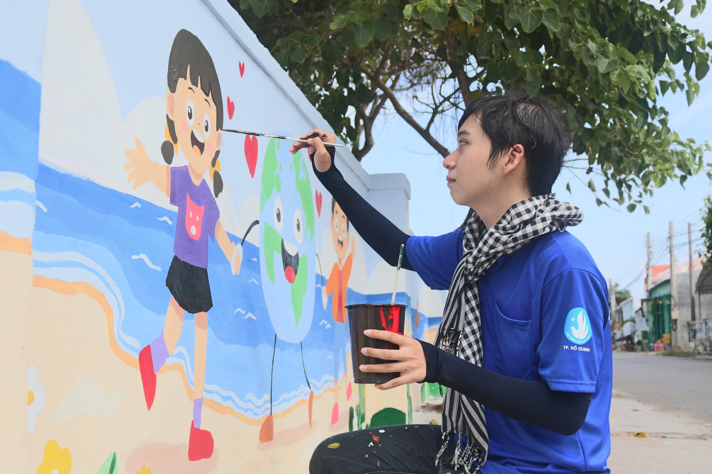 Tham gia tô điểm nét vẽ của bản thân cho một số công trình cộng đồng. Tham gia tô điểm nét vẽ của bản thân cho một số công trình cộng đồng.