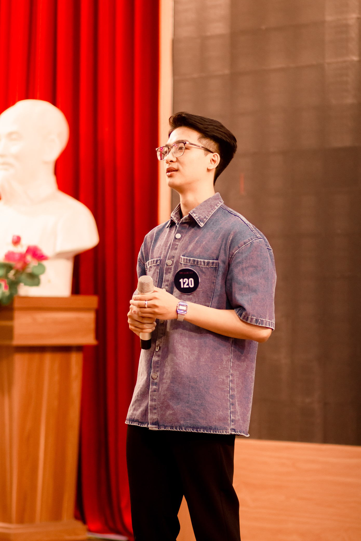 Vinh luôn chủ động trong mọi hoàn cảnh, mọi khó khăn và thích nghi với những cái mới trong cuộc sống.