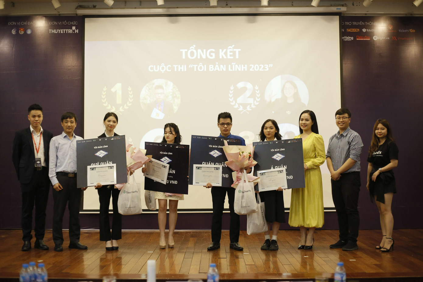 Top 4 cùng BGK, chủ chốt BTC. Top 4 cùng BGK, chủ chốt BTC.