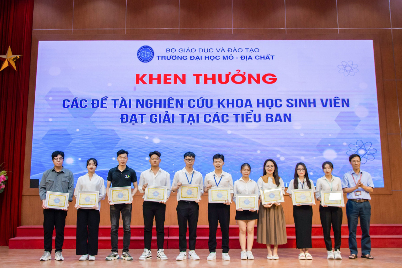 Giấy khen “Đạt giải Nhất tại Tiểu ban Hội nghị Khoa học sinh viên lần thứ 36".