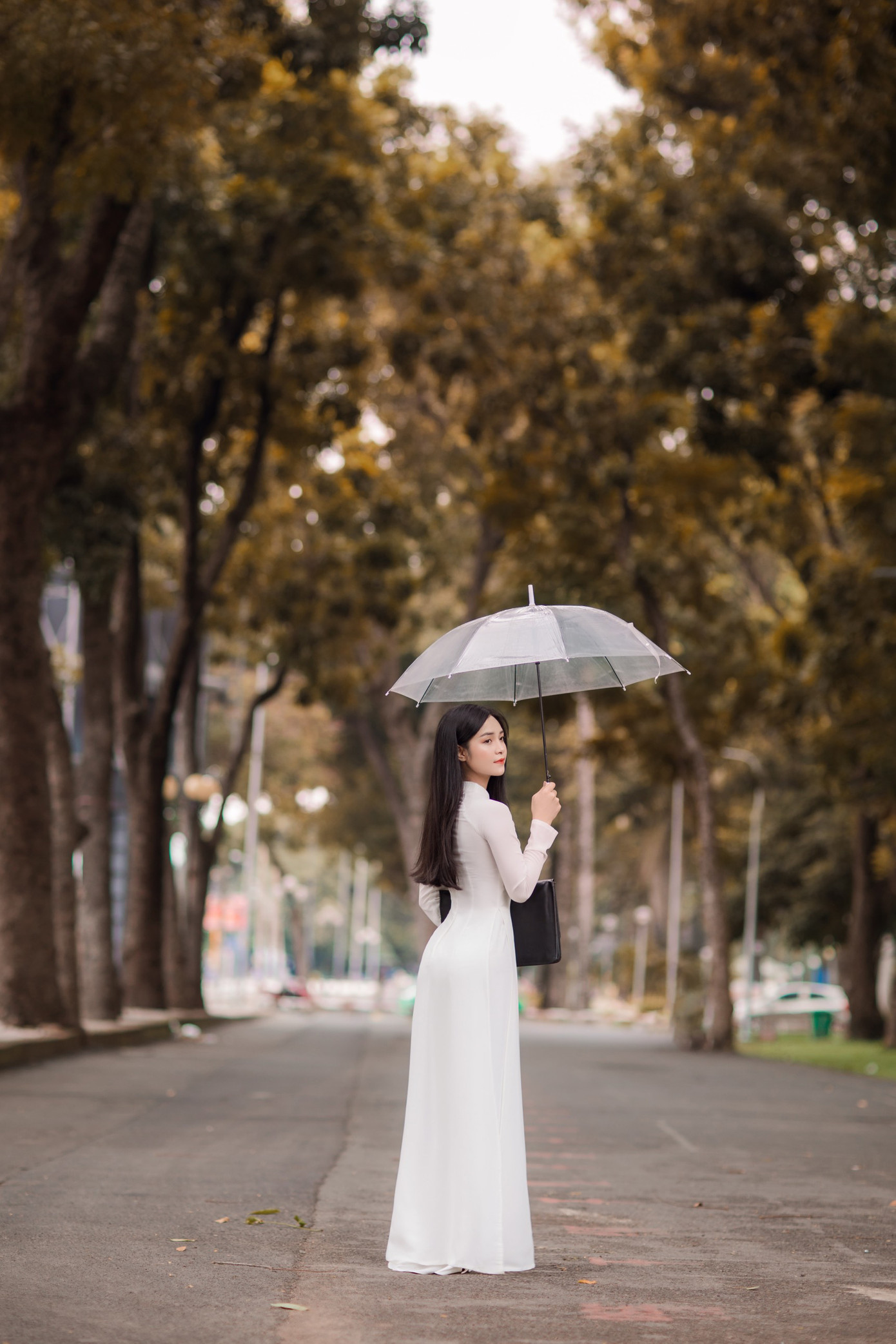 Bên cạnh công việc học, Lành còn được biết đến là một KOL, người mẫu ảnh, mẫu lookbook và làm PG sự kiện.