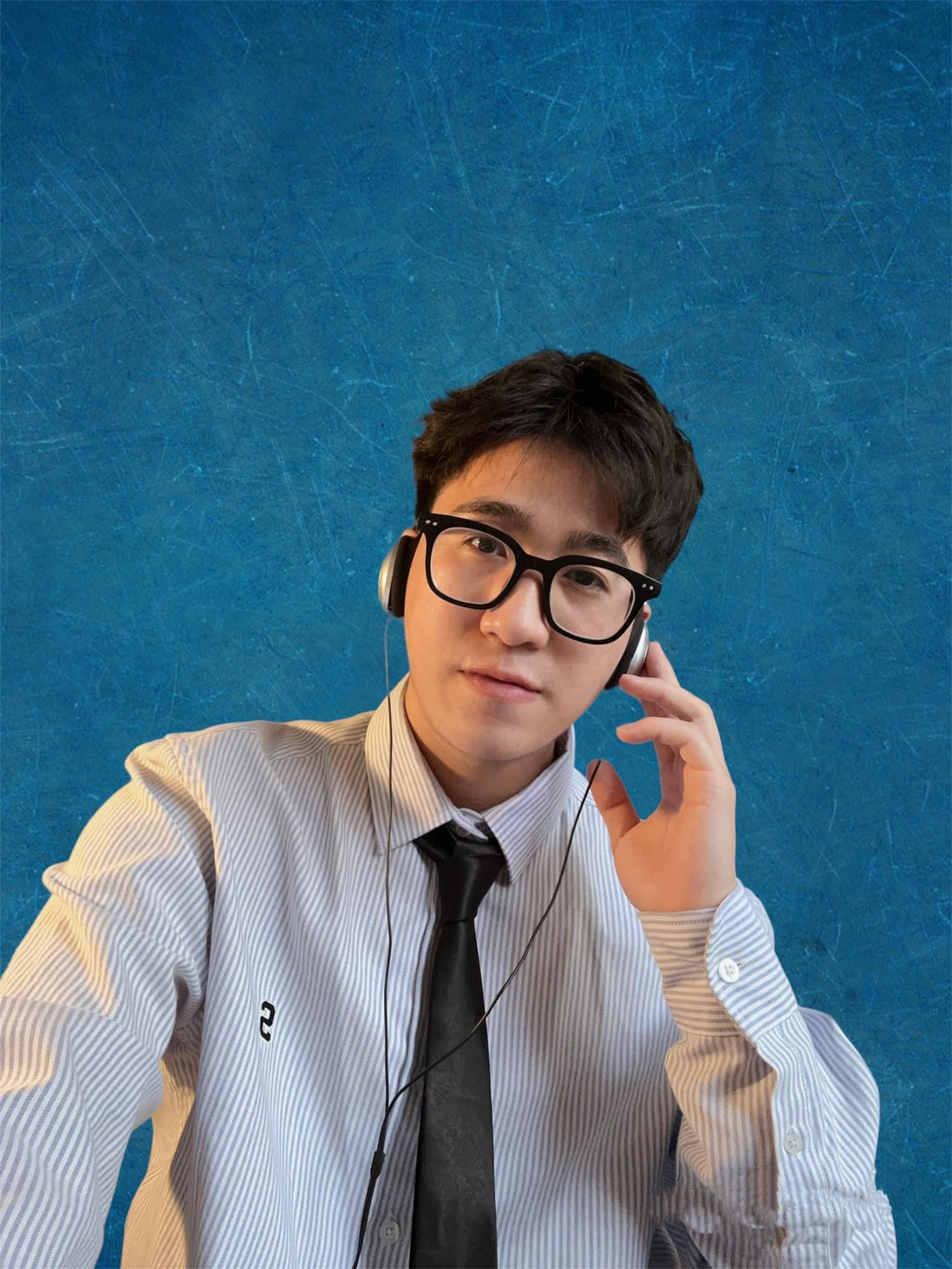 Trần Hồng Híng (sinh năm 2001), hiện đang là sinh viên chuyên ngành Y học Cổ truyền, trường Đại học Trung Y Dược Bắc Kinh, Trung Quốc.