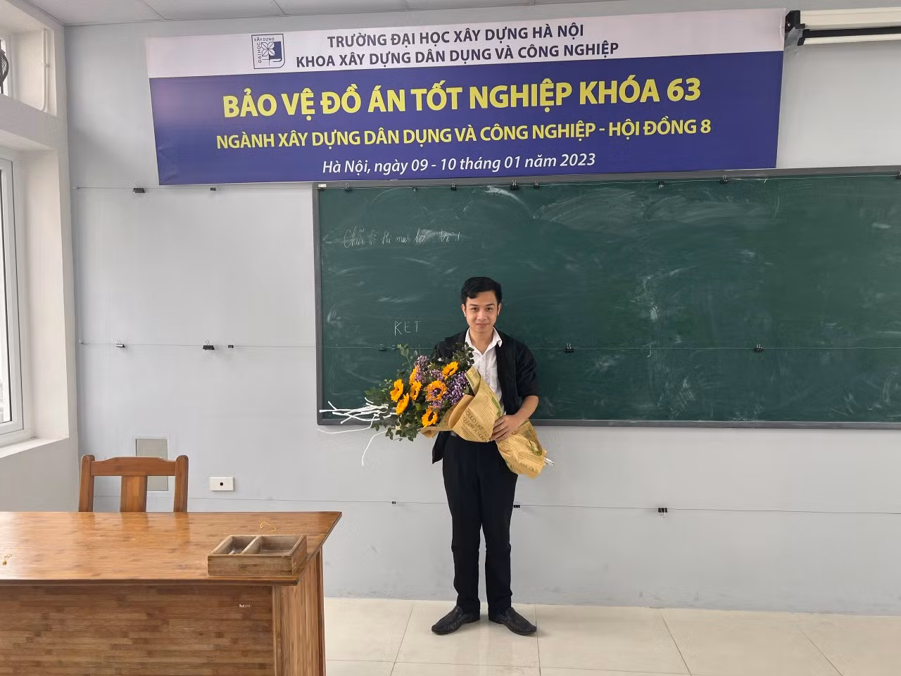 Long tại lễ Bảo vệ đồ án ngành Xây dựng Dân dụng và Công nghiệp.