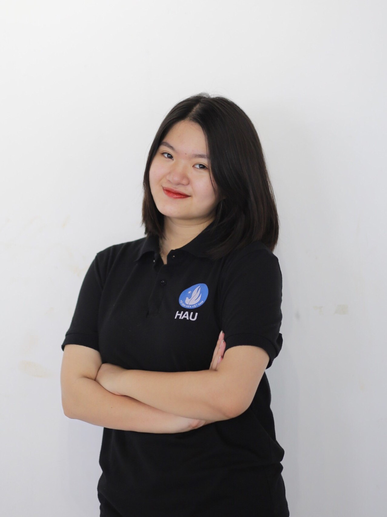 Phạm Thùy Liên trong màu áo đen Hội Sinh viên. Phạm Thùy Liên trong màu áo đen Hội Sinh viên.