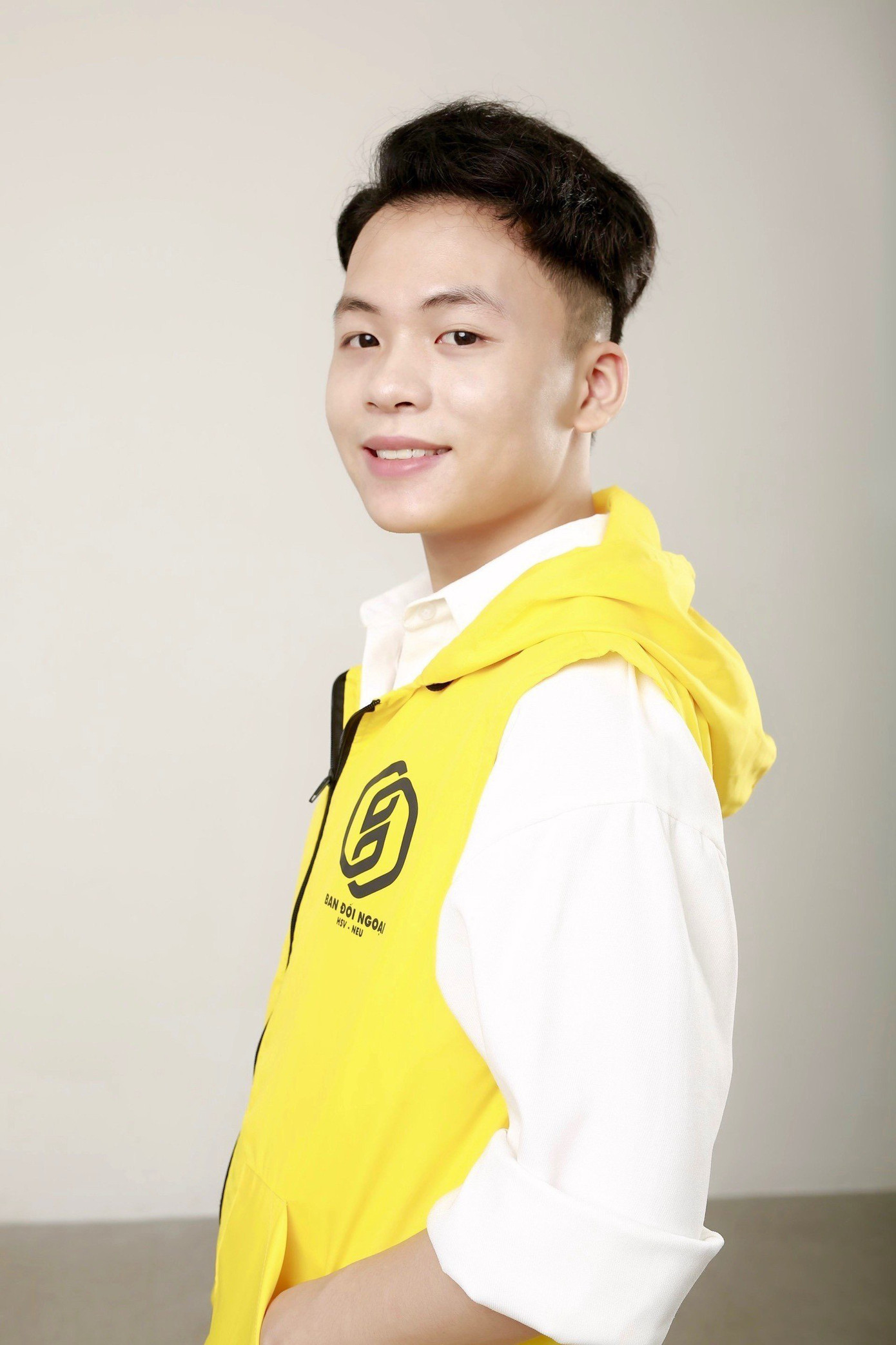 Nguyễn Đức Mạnh là sinh viên năm 3 chuyên ngành Kinh doanh Quốc tế, Viện Thương mại và Kinh tế Quốc tế, Trường Đại học Kinh tế Quốc dân.