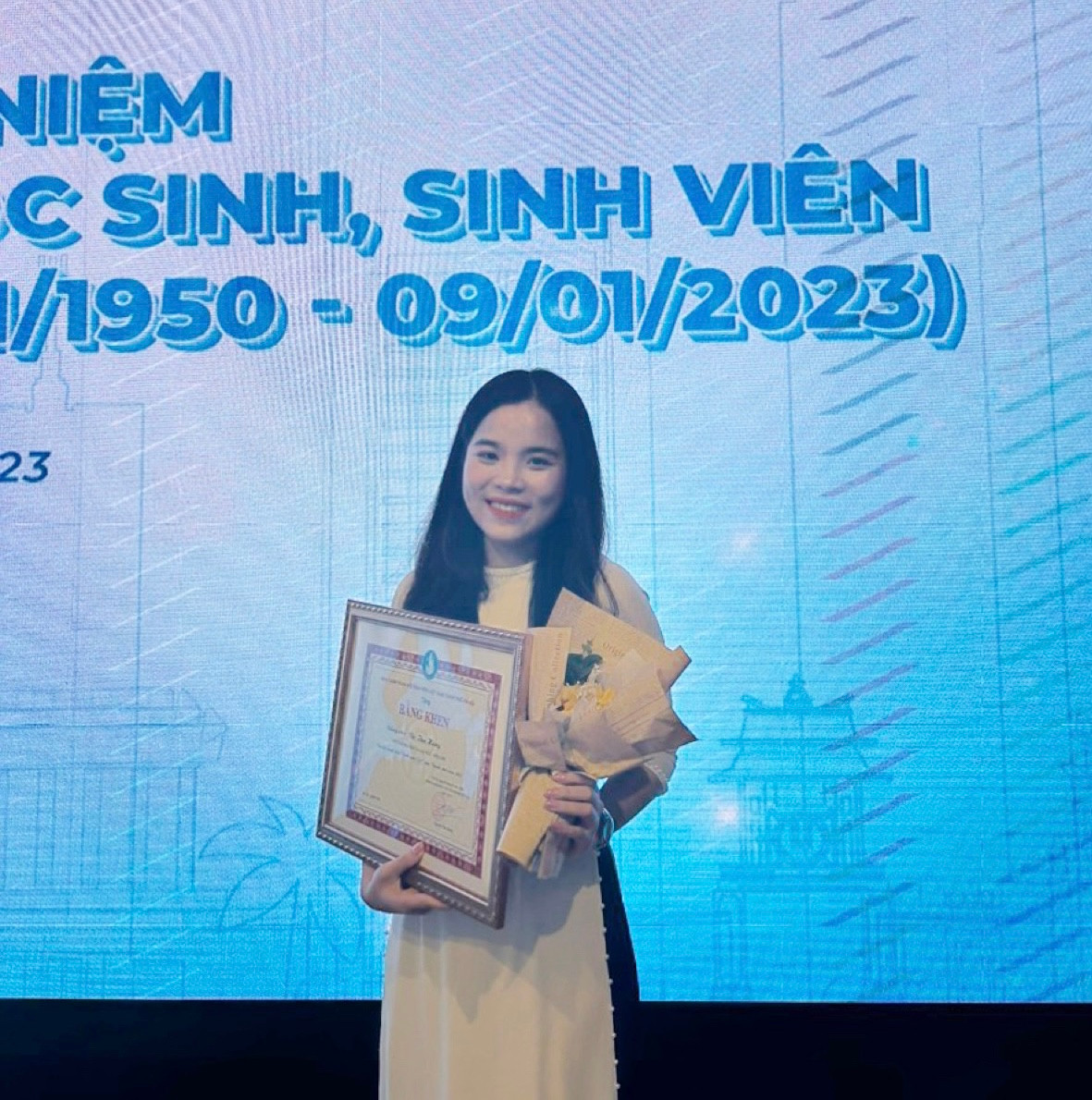 Thu Hằng tại Lễ tuyên dương “Sinh viên 5 tốt” cấp thành phố năm 2023. Thu Hằng tại Lễ tuyên dương “Sinh viên 5 tốt” cấp thành phố năm 2023.