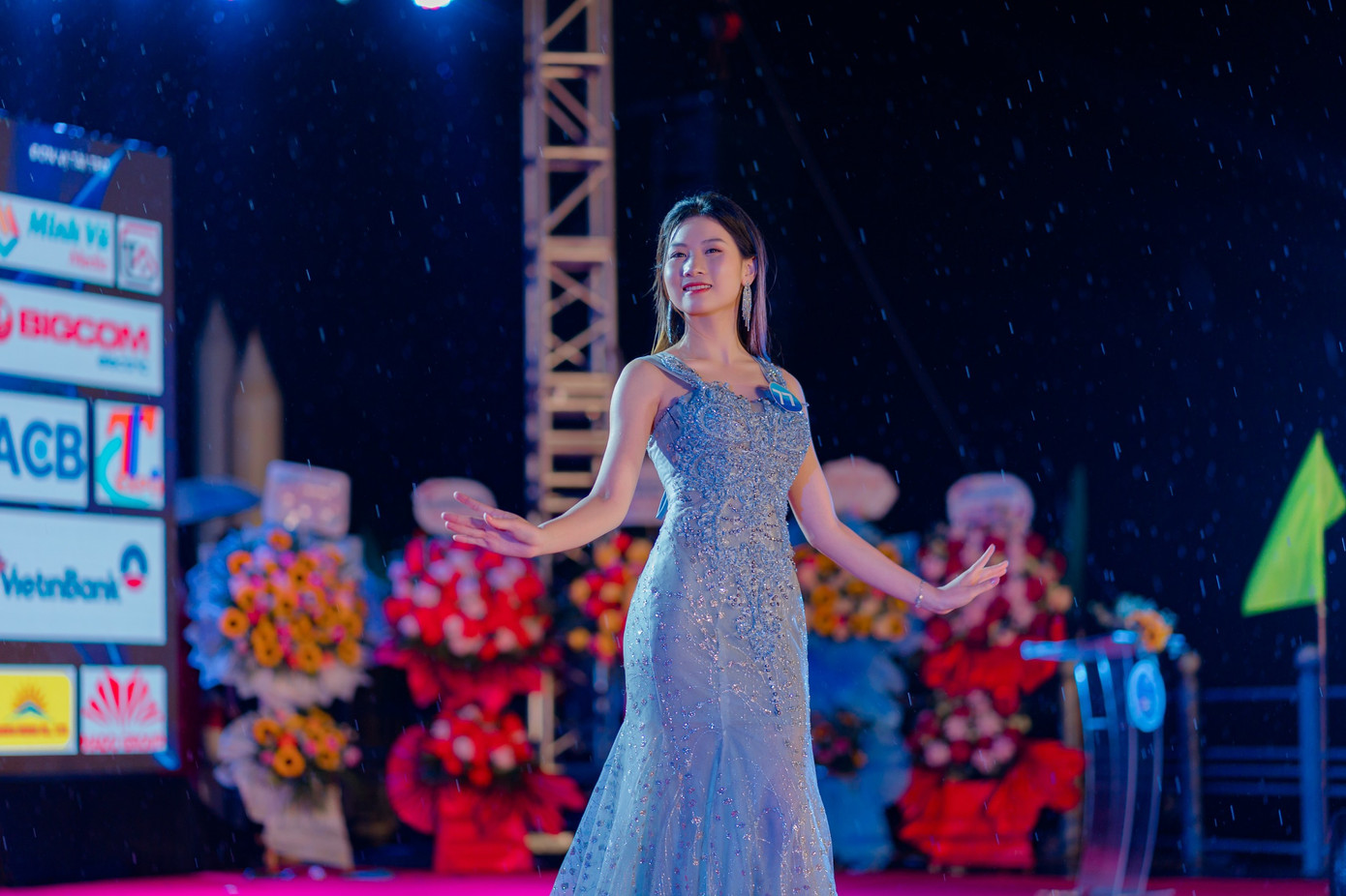 Nguyễn Hương Thảo - Tân Hoa khôi trường Đại học Tài chính -- Ngân hàng Hà Nội 2023. Nguyễn Hương Thảo - Tân Hoa khôi trường Đại học Tài chính -- Ngân hàng Hà Nội 2023.