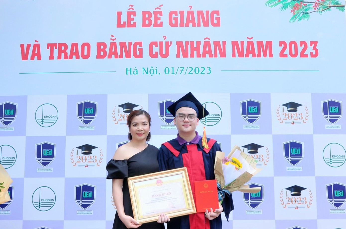 Vũ Minh Hiếu, Tân cử nhân thế hệ đầu tiên của Chuyên ngành Quản trị chất lượng giáo dục - chuyên ngành đầu tiên và duy nhất tại Việt Nam. Vũ Minh Hiếu, Tân cử nhân thế hệ đầu tiên của Chuyên ngành Quản trị chất lượng giáo dục - chuyên ngành đầu tiên và duy nhất tại Việt Nam.