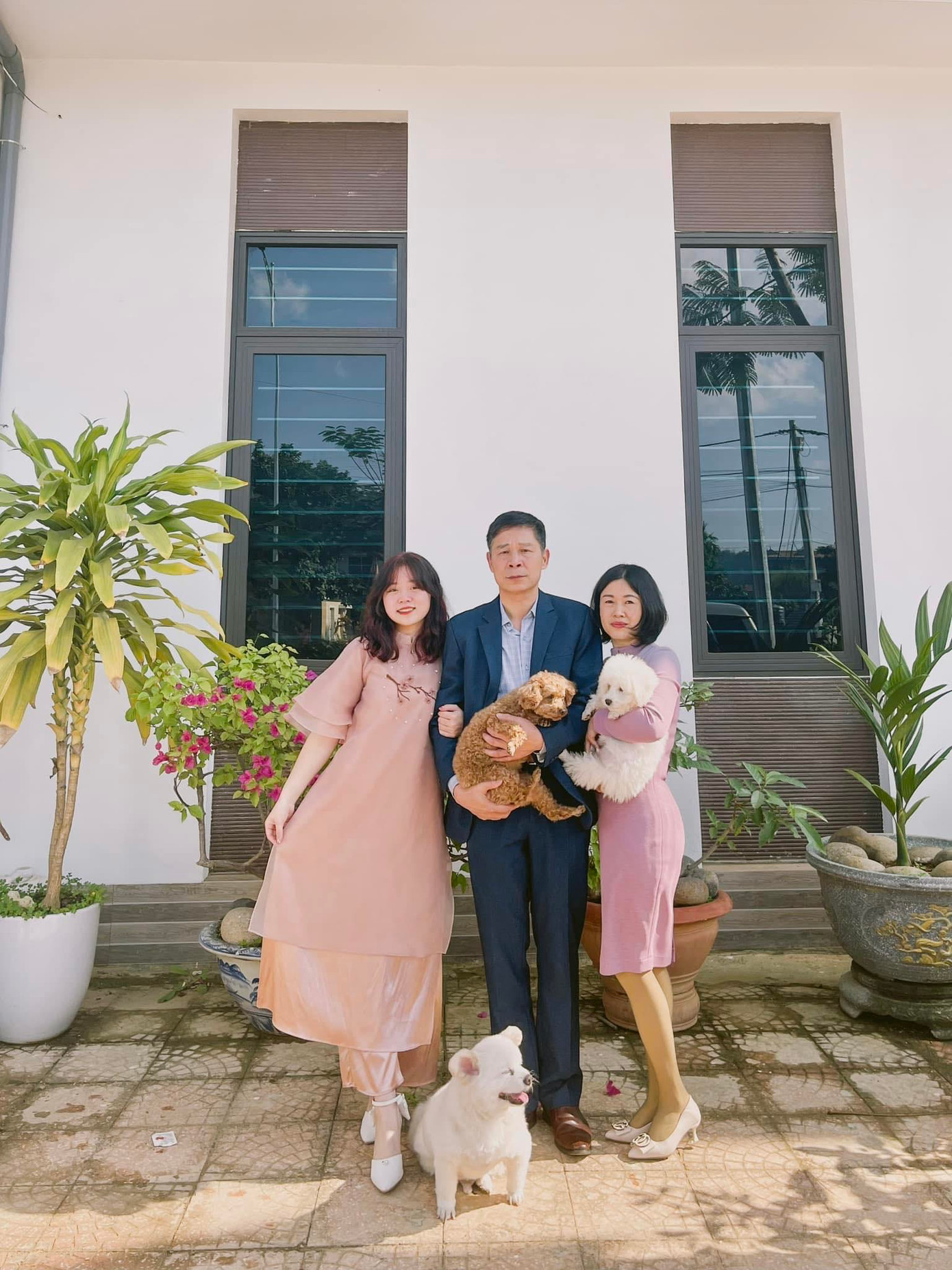 Gia đình luôn là chỗ dựa vững chắc nhất để Phương Anh có cơ hội được học tập, phát triển một cách thoải mái và tự tin nhất. Gia đình luôn là chỗ dựa vững chắc nhất để Phương Anh có cơ hội được học tập, phát triển một cách thoải mái và tự tin nhất.