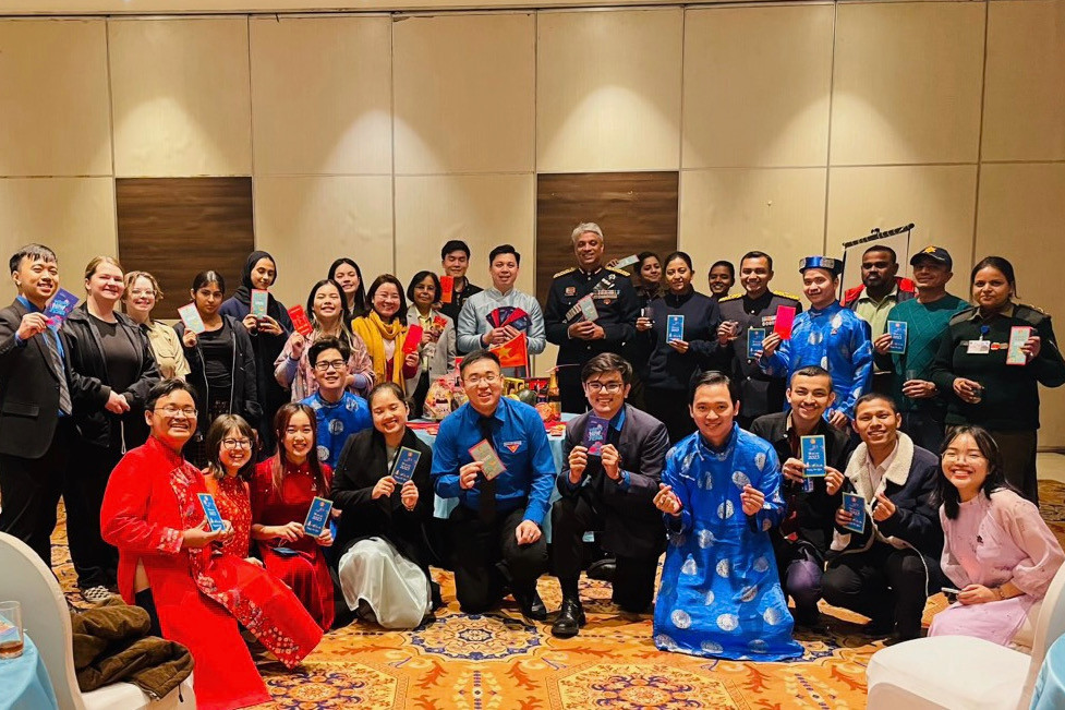 Bữa tiệc đón giao thừa ấm cúng của đoàn đại biểu thanh niên Việt Nam trên đất Ấn Độ. Bữa tiệc đón giao thừa ấm cúng của đoàn đại biểu thanh niên Việt Nam trên đất Ấn Độ.