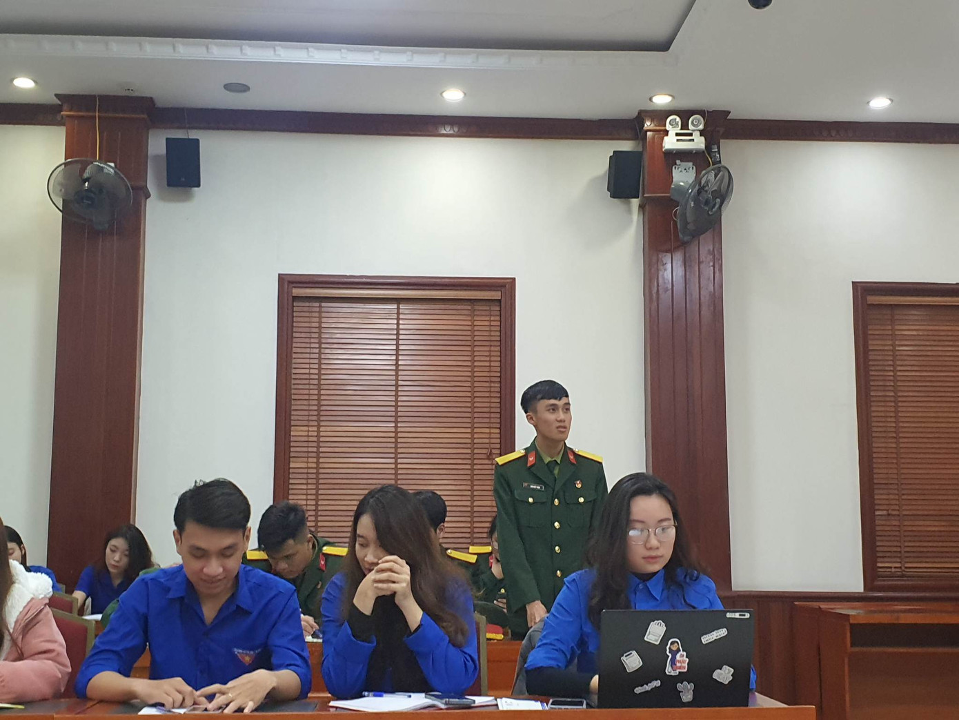 Viết Toàn tham gia diễn đàn tại trường và chương trình Tình nguyện Tết ấm của Hội Sinh viên tỉnh Nghệ An.