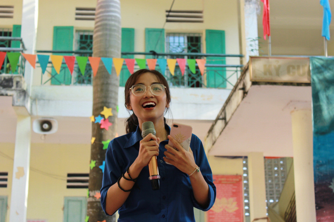 Diệu Linh với vai trò MC trong chuyến tình nguyện trung thu Trăng rằm toả sáng 2019. Diệu Linh với vai trò MC trong chuyến tình nguyện trung thu Trăng rằm toả sáng 2019.