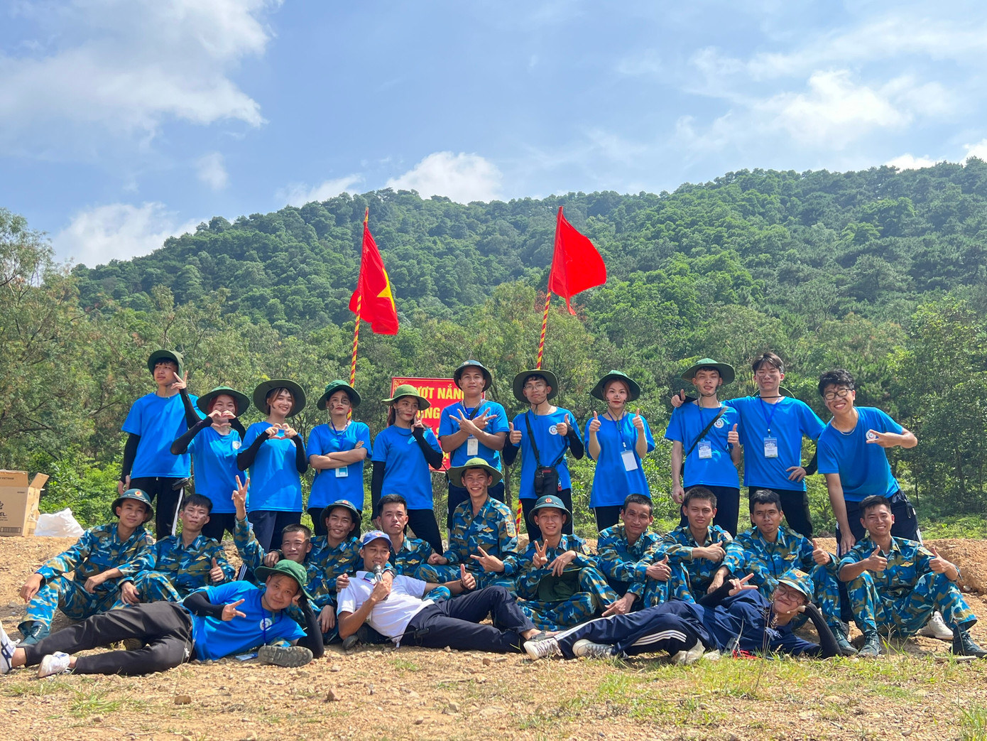 Khiêm trong hoạt động Học kỳ trong quân đội tại Tiểu đoàn huấn luyện sư đoàn 371 Quân chủng Phòng không không quân. Khiêm trong hoạt động Học kỳ trong quân đội tại Tiểu đoàn huấn luyện sư đoàn 371 Quân chủng Phòng không không quân.