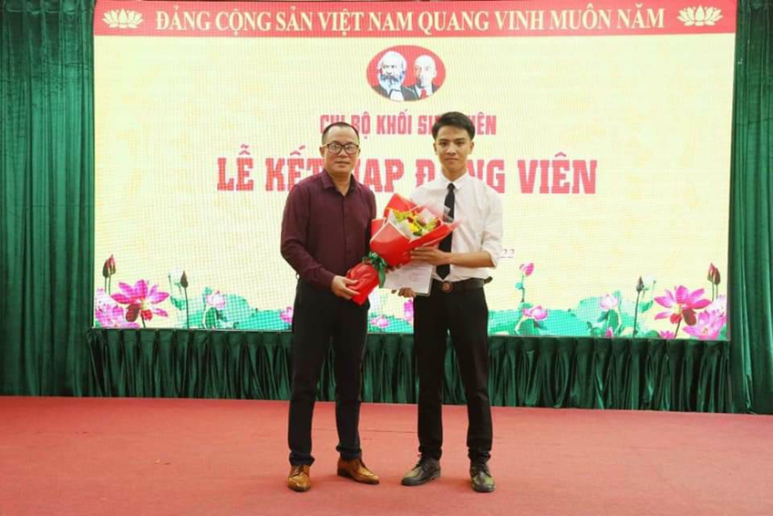 Võ Văn Lít được kết nạp Đảng viên chính thức ngày 19/08/2022.