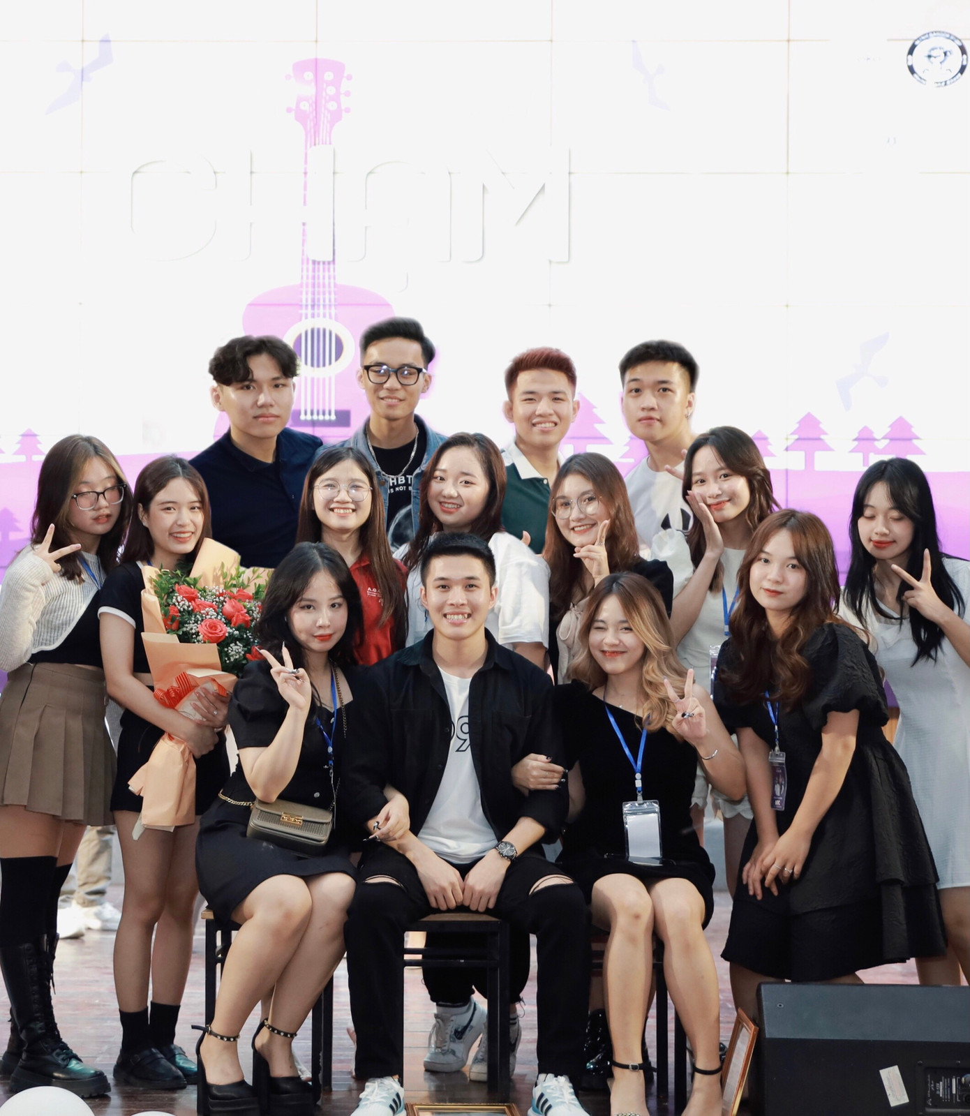 Tích cực tham gia các hoạt động ngoại khóa giúp Hiền có thêm nhiều trải nghiệm thú vị. Tích cực tham gia các hoạt động ngoại khóa giúp Hiền có thêm nhiều trải nghiệm thú vị.