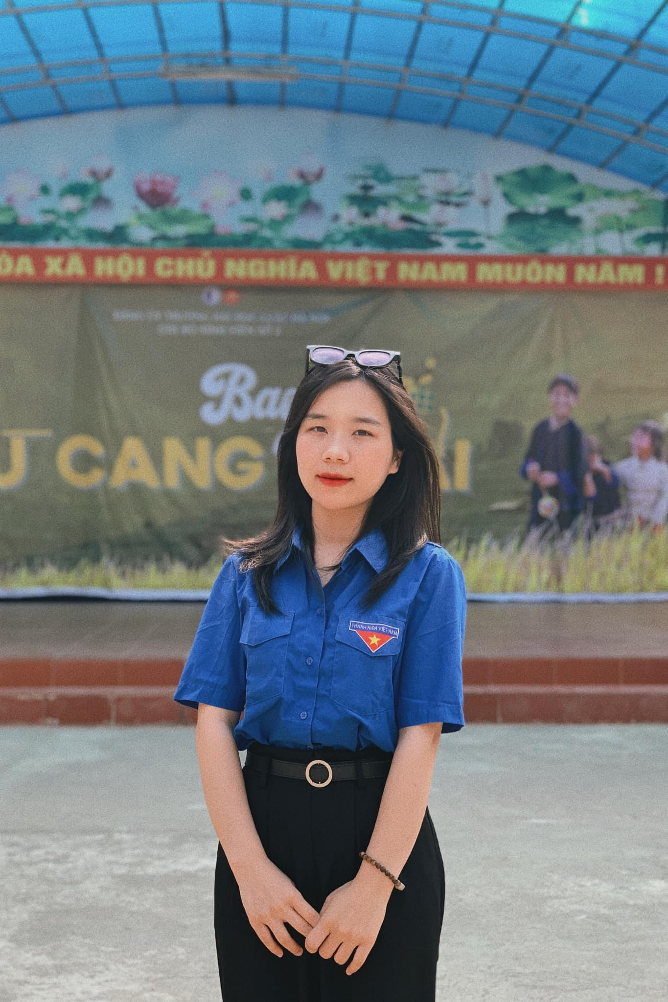 Cô gái xứ Tuyên còn là Đảng viên Đảng cộng sản Việt Nam, tích cực tham gia các hoạt động của Đoàn, Hội và các câu lạc bộ trong trường.