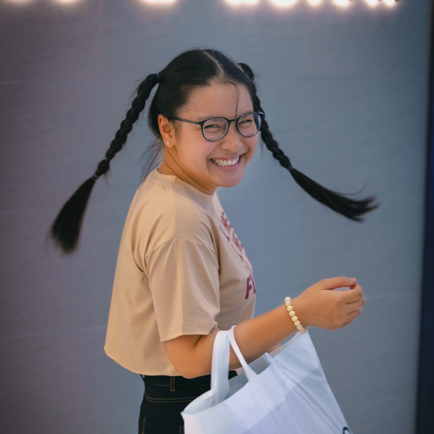 Vẻ ngoài tinh nghịch cùng kiểu tóc đặc trưng, ít ai biết Bảo Hà là cô giáo tại một trường THPT chuyên. Vẻ ngoài tinh nghịch cùng kiểu tóc đặc trưng, ít ai biết Bảo Hà là cô giáo tại một trường THPT chuyên.