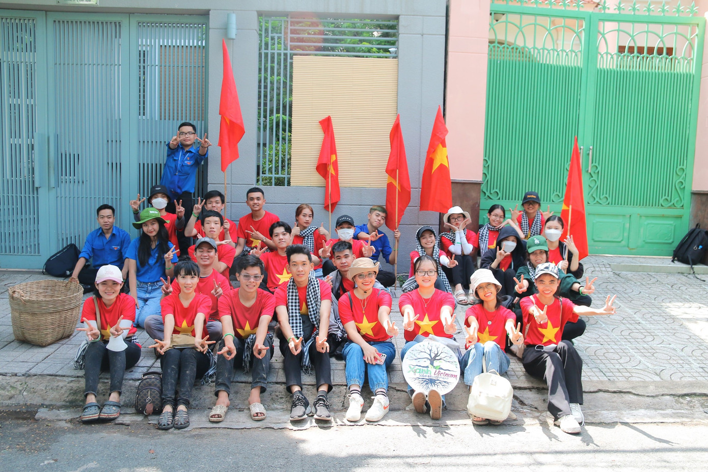 Nhật Minh cùng nhóm Xanh Việt Nam tham gia Lễ ra quân ngày Chủ Nhật Xanh lần thứ 150. Nhật Minh cùng nhóm Xanh Việt Nam tham gia Lễ ra quân ngày Chủ Nhật Xanh lần thứ 150.