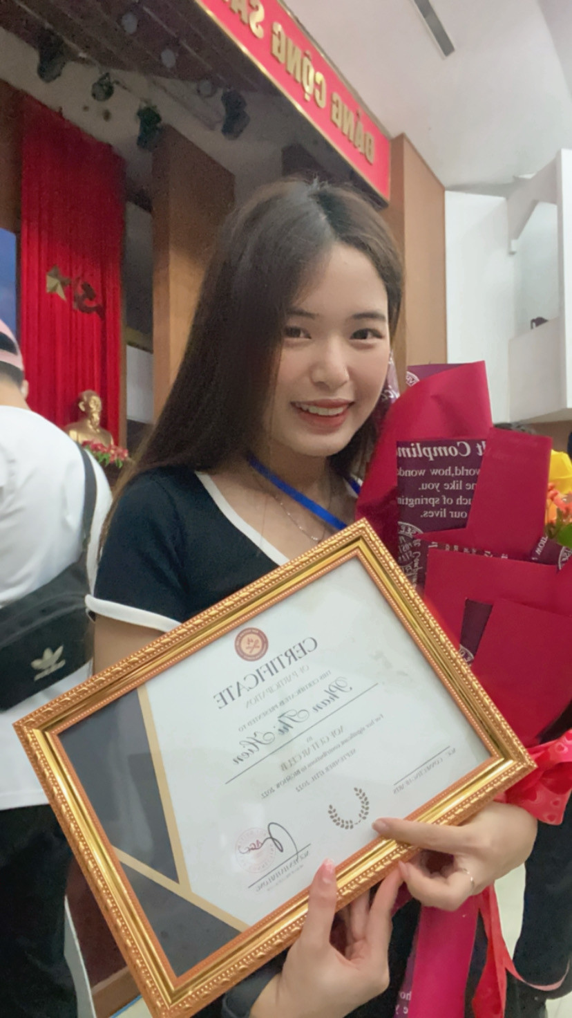 Hiền đạt được nhiều thành tích trong quá trình học tập. Hiền đạt được nhiều thành tích trong quá trình học tập.